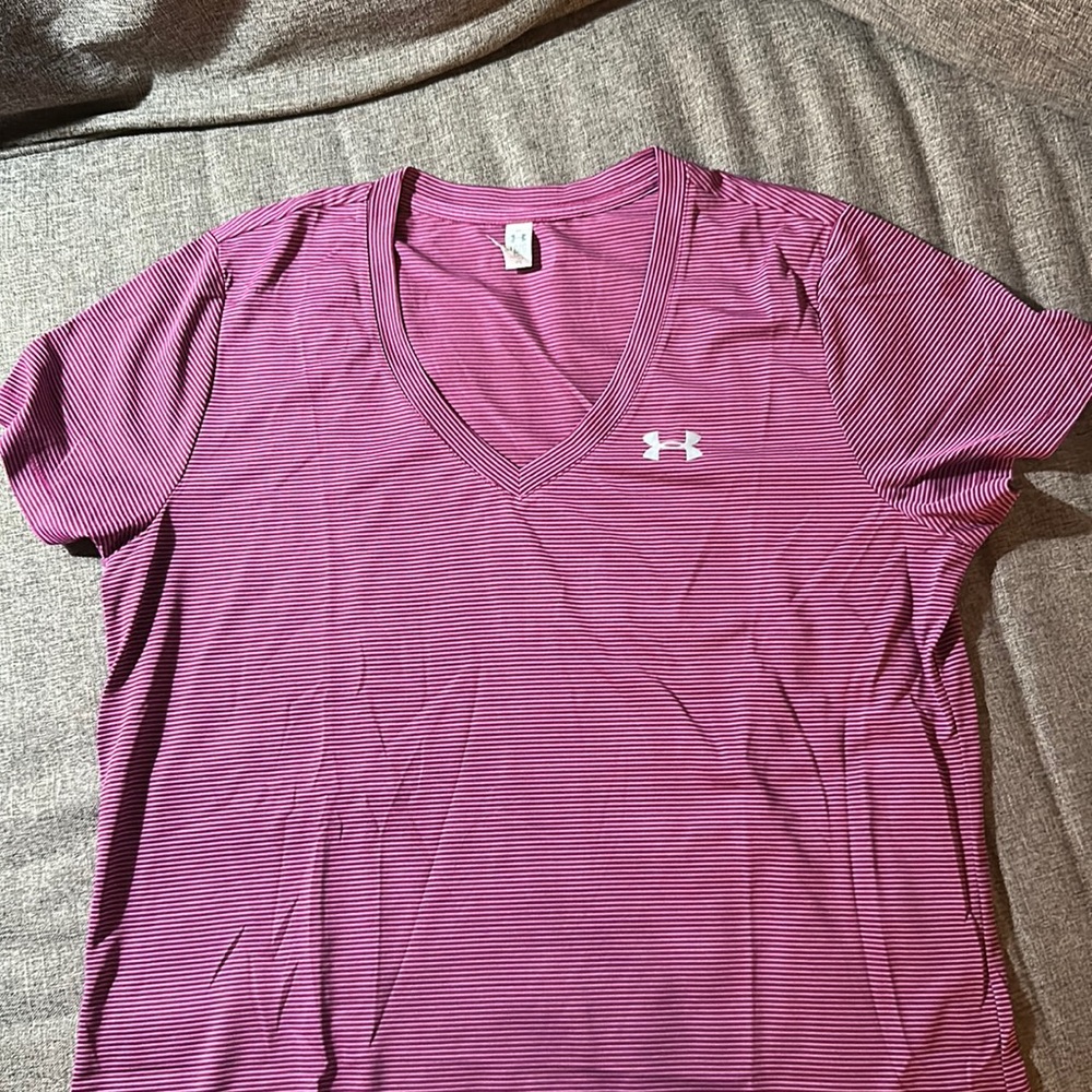 Under Armour Pink V-Neck t-shirt size Large